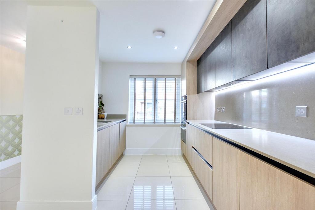 Kitchen 2.jpeg