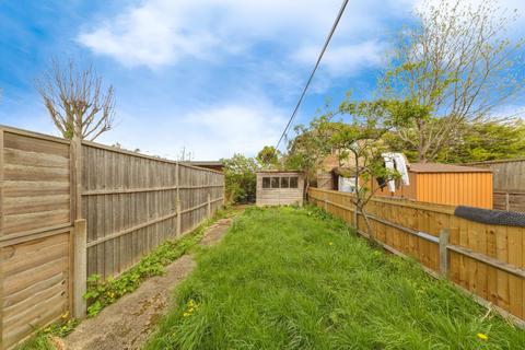 2 bedroom maisonette for sale, Gordon Road, Enfield