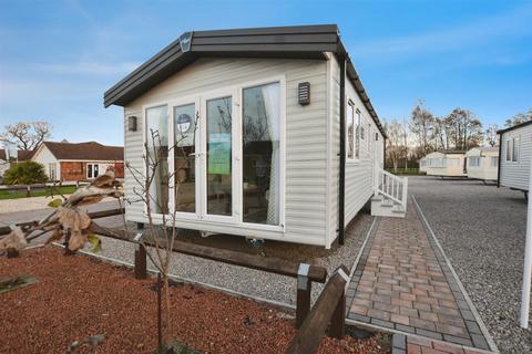 undefined, 7 Lakes Country Park, Ealand, Scunthorpe