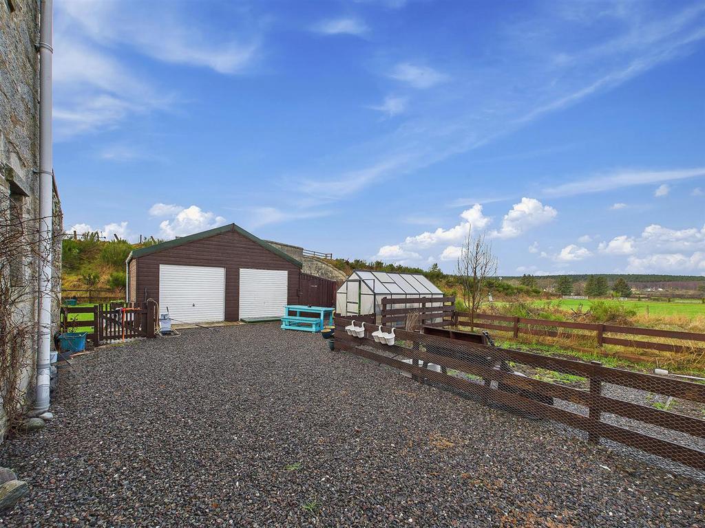 Side Garden & Garage