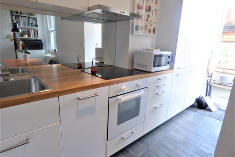 undefined, Grennwich court, Cavell street , Whitechapel E1