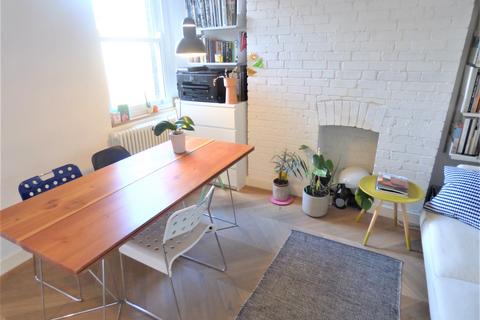 undefined, Grennwich court, Cavell street , Whitechapel E1