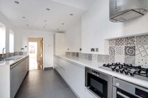 4 bedroom property to rent, 224 Camden Road, London, NW1