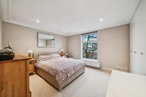 undefined, Chiswick High Road, London