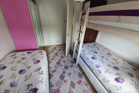 undefined, Enfield, EN1