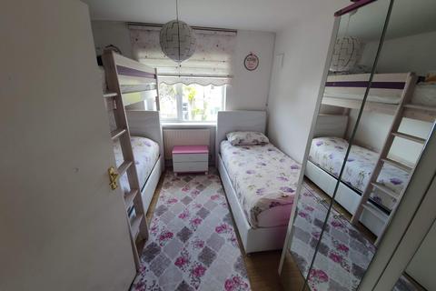 undefined, Enfield, EN1