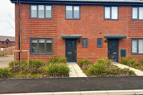 3 bedroom house to rent, Goodwood Crescent, Crowthorne, RG45