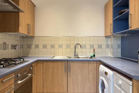 2 bedroom flat to rent, Albert Terrace, London NW1