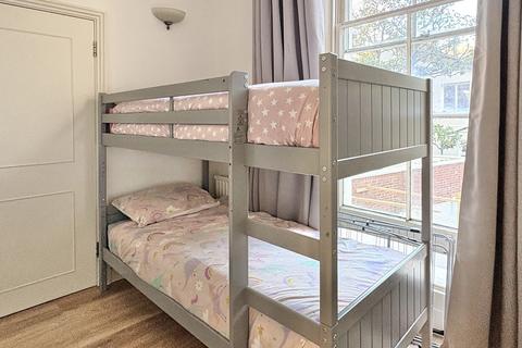 2 bedroom flat to rent, Albert Terrace, London NW1
