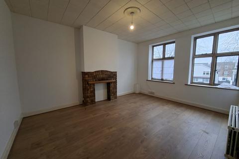 5 bedroom maisonette to rent, Aylmer Parade, London, N2