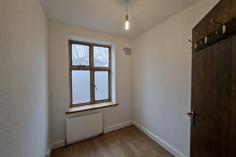 5 bedroom maisonette to rent, Aylmer Parade, London, N2