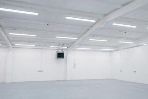 Warehouse to rent, Lyon Way St Albans AL4 0LH