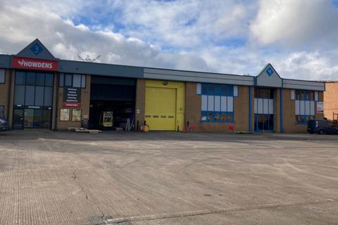 Distribution warehouse to rent - Travellers Ln North Mymms AL9 7HB