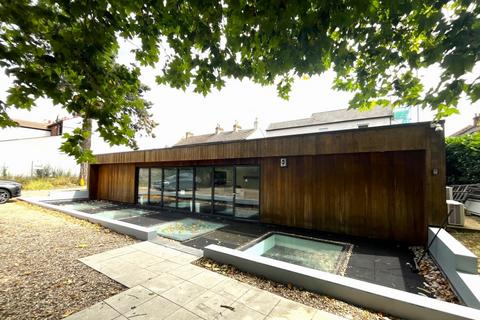 Office to rent, Catherine St St Albans AL3 5BT