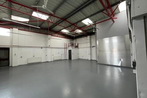Warehouse to rent, 32-36 Knowl Piece Hitchin SG4 0TY