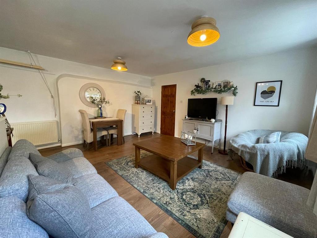 5 Manor Court 13.jpg