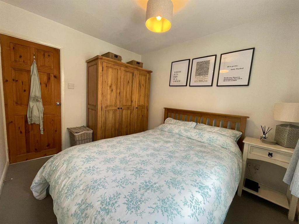 5 Manor Court 3.jpg