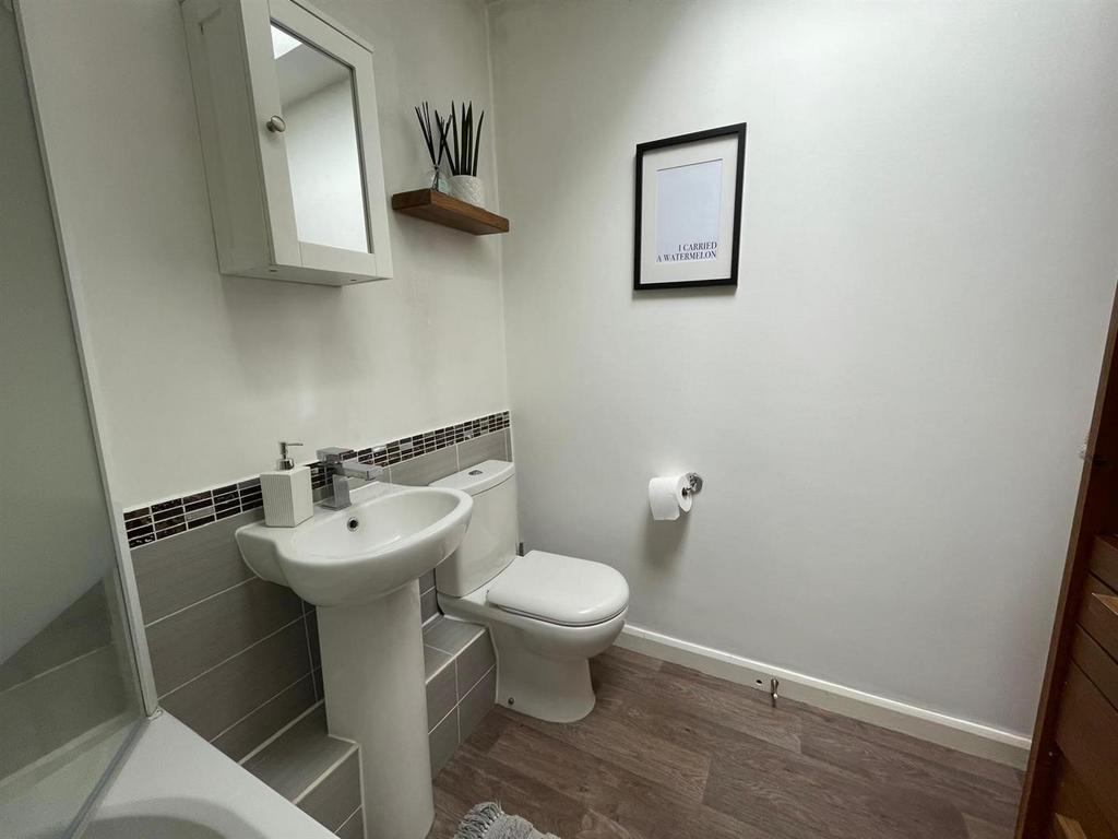 5 Manor Court 7.jpg