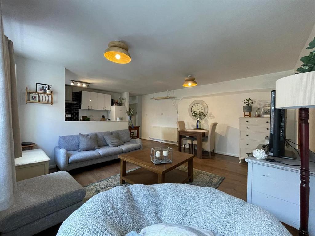 5 Manor Court 10.jpg