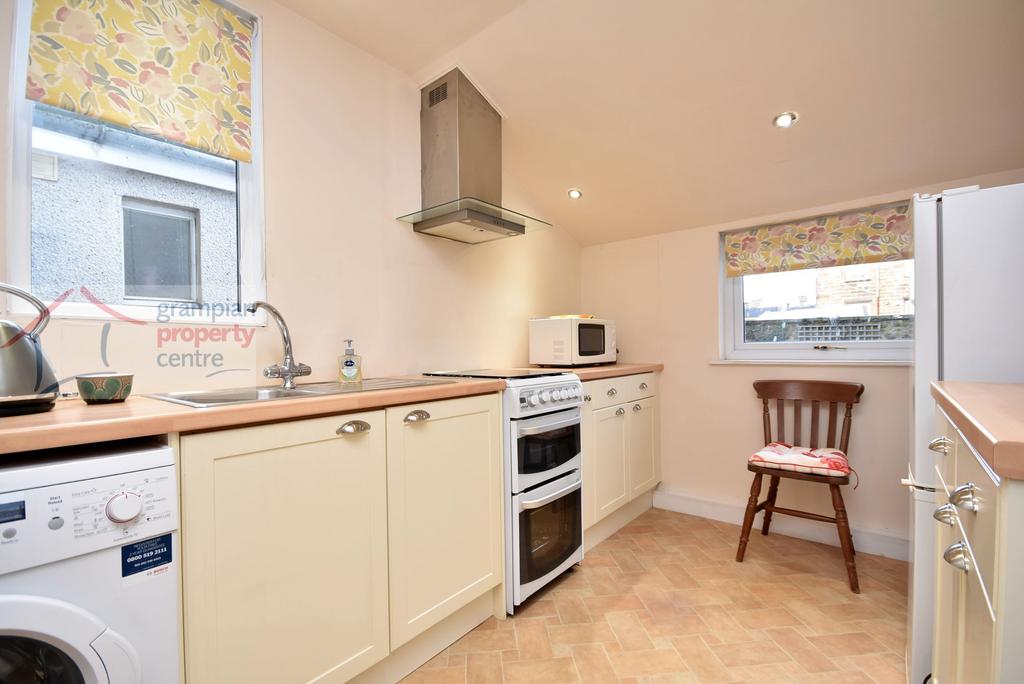 Kitchen 2.JPG