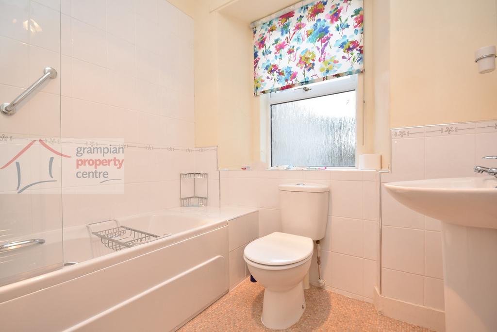 Bathroom .JPG
