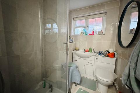2 bedroom flat for sale, Oaklands Road, Bromley, BR1