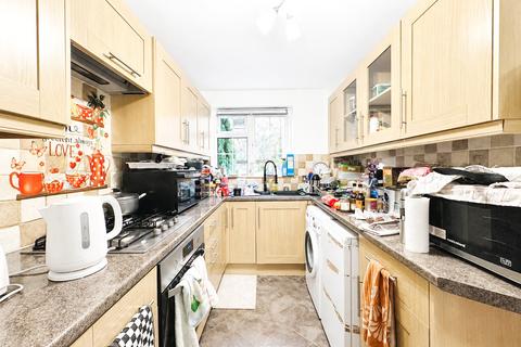 2 bedroom flat for sale, Oaklands Road, Bromley, BR1