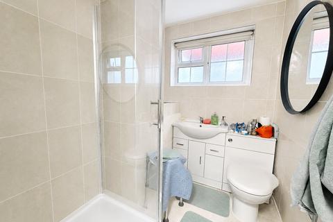 2 bedroom flat for sale, Oaklands Road, Bromley, BR1