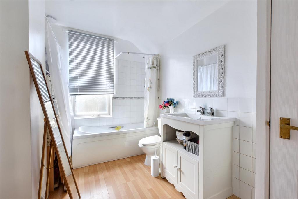 Bathroom 2.jpeg
