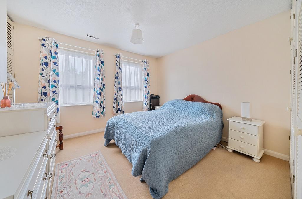 1387616 22 693179...