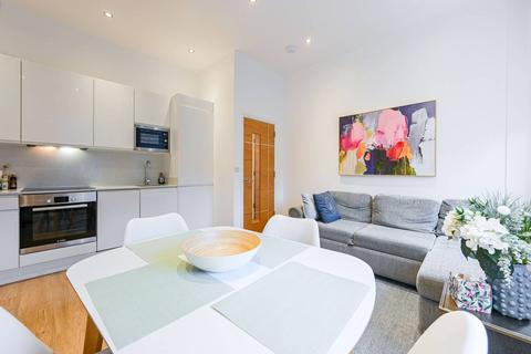 2 bedroom flat to rent, Auriol Road, London, Hammersmith, London, W14
