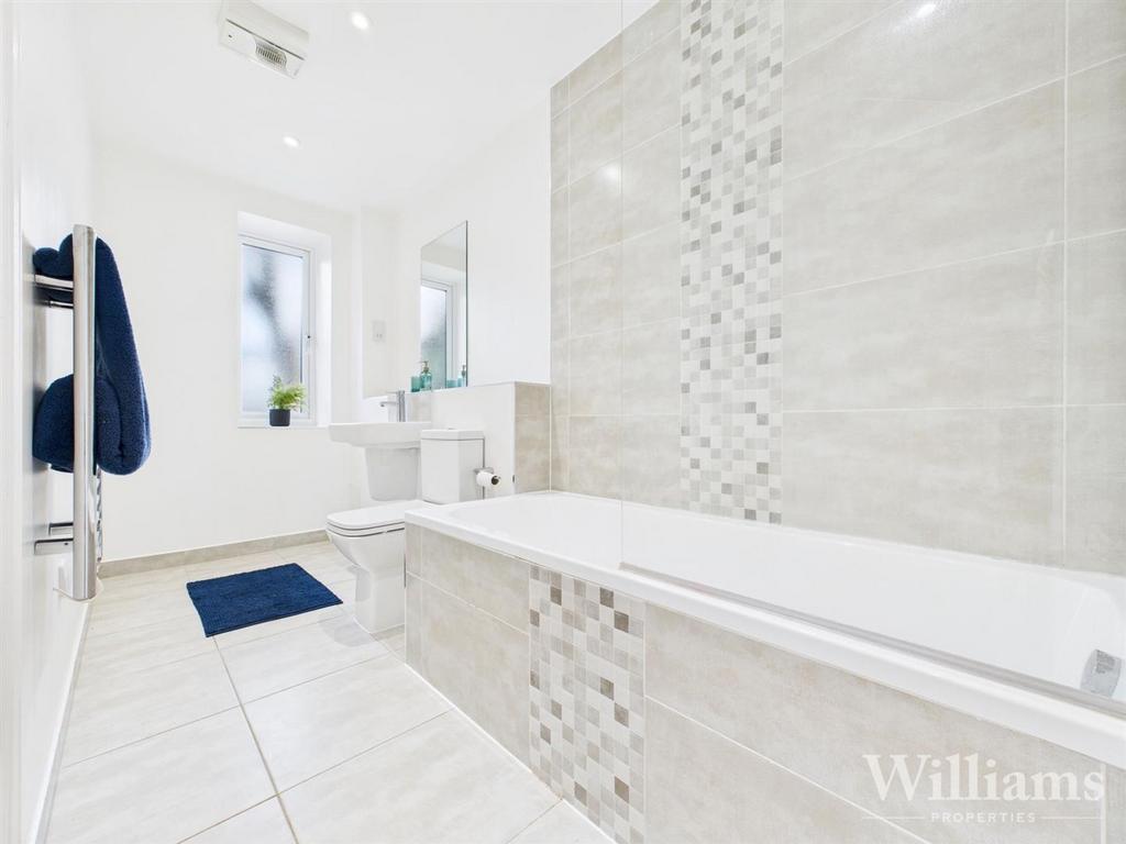 CAM04950 G0-PR0081-STILL012.jpg