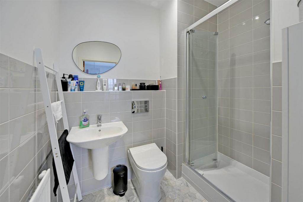 En suite shower