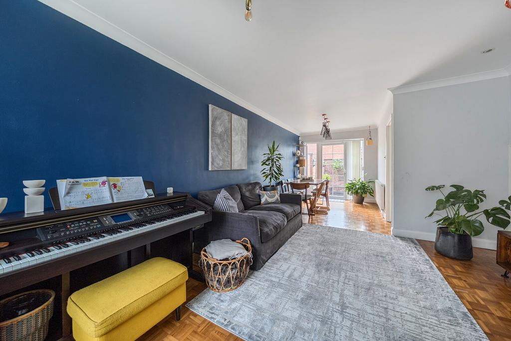 1383988 21 692456...