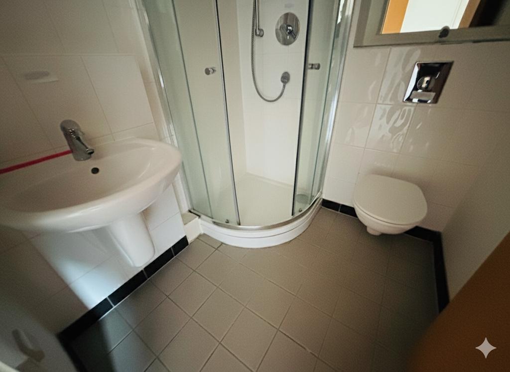 En-suite Shower Room / WC