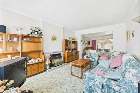 undefined, Herlwyn Avenue, Ruislip, London, Middlesex, HA4 6HE