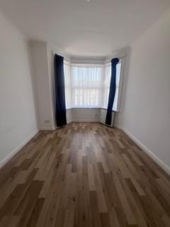 3 bedroom flat to rent, Elgin Road, Ilford IG3