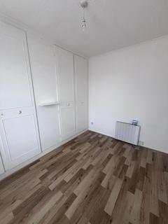 3 bedroom flat to rent, Elgin Road, Ilford IG3