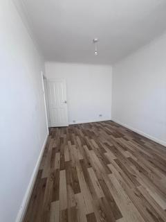 3 bedroom flat to rent, Elgin Road, Ilford IG3