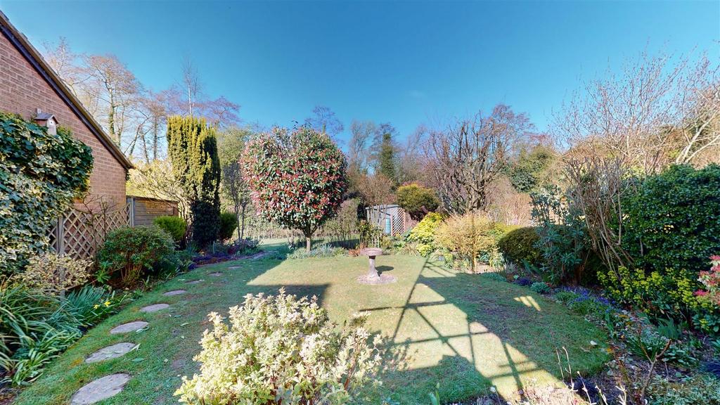 Sunnybank Road 35 Garden.jpg