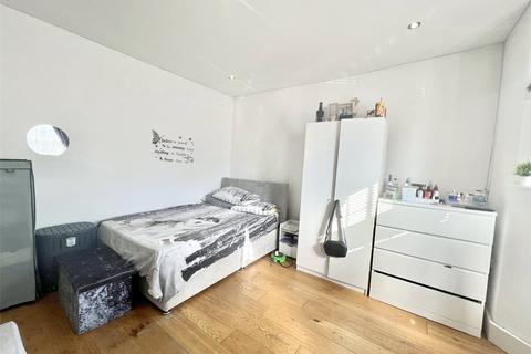 undefined, Queens Avenue, Hertfordshire WD18