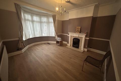4 bedroom apartment to rent, Woodstock Gardens, ILFORD IG3