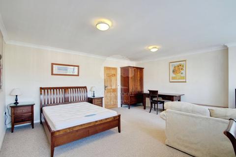 undefined, Beaulieu Close, Slough SL3