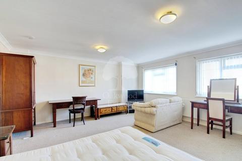 undefined, Beaulieu Close, Slough SL3