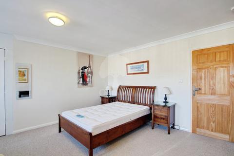 undefined, Beaulieu Close, Slough SL3