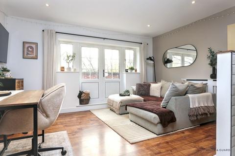 undefined, Elim Close, Southampton SO32