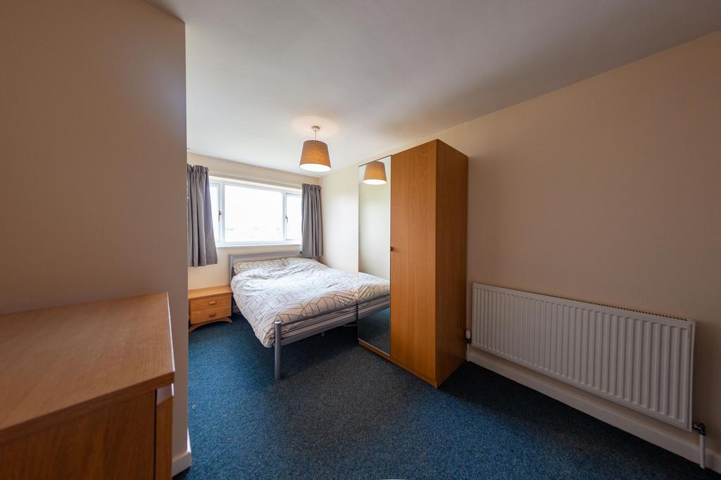 Bright, neatly presented double bedroom with a ...