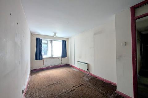 2 bedroom apartment for sale, Castle Way, Feltham, TW13