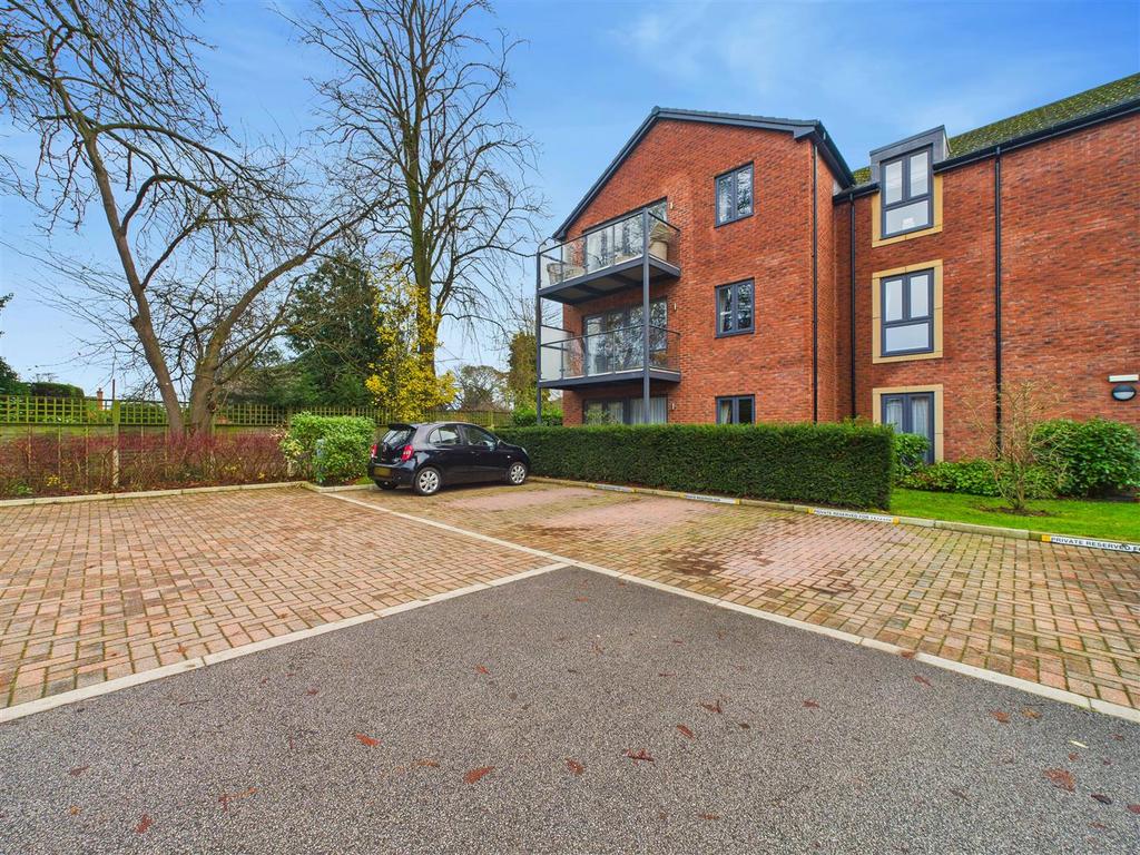 CAM03303 G0-PR0273-STILL025.jpg