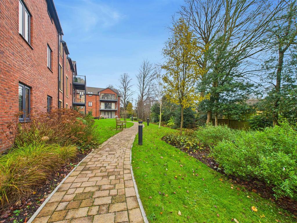 CAM03303 G0-PR0273-STILL030.jpg